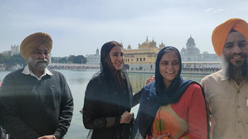 Nargis Fakhri pays obeisance at Golden Temple in Amritsar