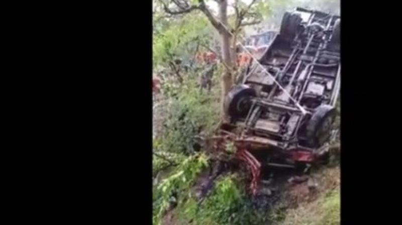 17 Injured as Vehicle Falls Into Gorge in Mandi, Himachal Pradesh 17 Injured as Vehicle Falls Into Gorge in Mandi, Himachal Pradesh