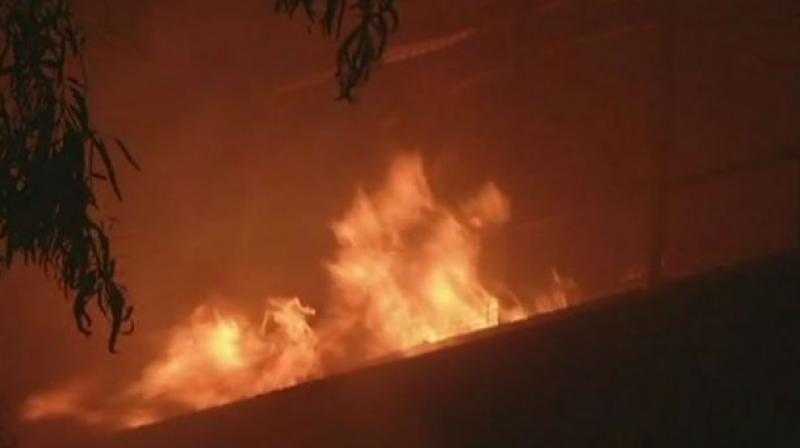 4 killed in two fires in Delhi 4 killed in two fires in Delhi