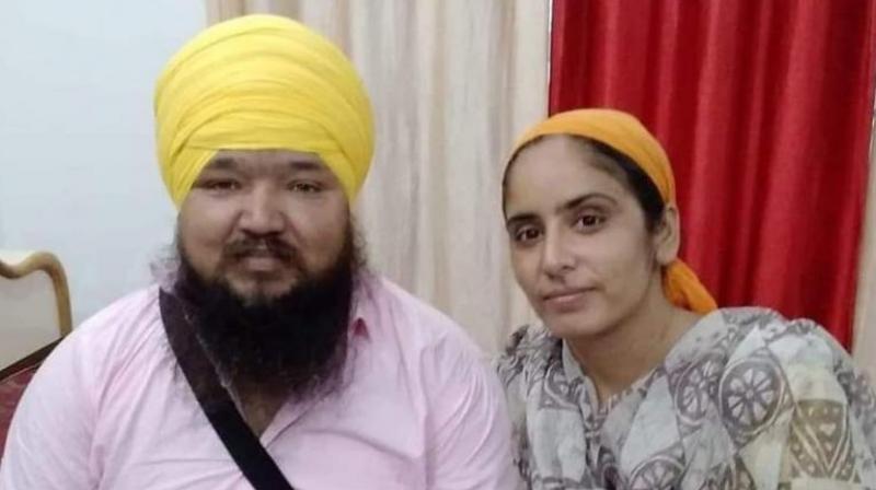 Couple Close to Amritpal Singh's Aide Papalpreet Singh Detained from Jammu Couple Close to Amritpal Singh's Aide Papalpreet Singh Detained from Jammu
