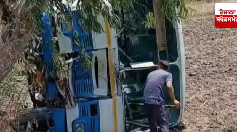 Haryana Bus Accident: Roadways bus carrying passengers overturns in Kaithal; 35 people injured. Haryana Bus Accident: Roadways bus carrying passengers overturns in Kaithal; 35 people injured.