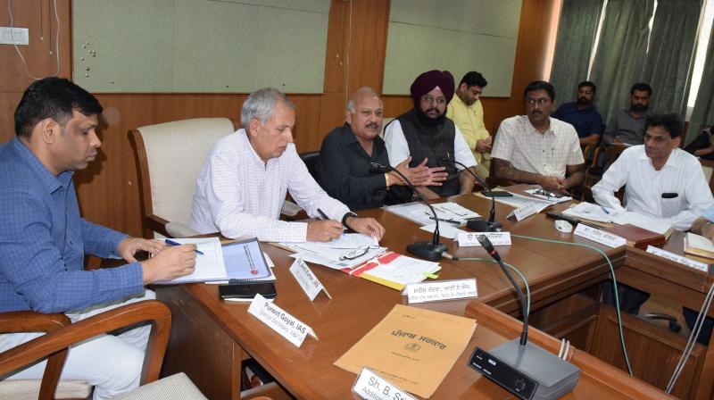 In the Special Meeting, Health Minister Reviews The Availability of Medicines at Government Hospitals 