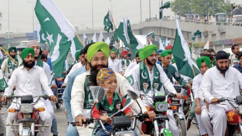 Sikh community exempt from helmet laws in Pakistan Sikh community exempt from helmet laws in Pakistan