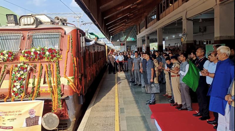 J&K News: LG Manoj Sinha Flags off Parcel Train from Budgam to Adarsh Nagar, Delhi to Boost Economy J&K News: LG Manoj Sinha Flags off Parcel Train from Budgam to Adarsh Nagar, Delhi to Boost Economy