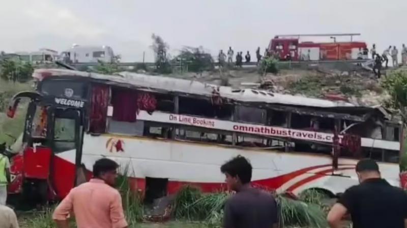 Double-Decker Bus Skids Off Agra-Lucknow Expressway, 2 Dead, 2 Seriously Injured Double-Decker Bus Skids Off Agra-Lucknow Expressway, 2 Dead, 2 Seriously Injured