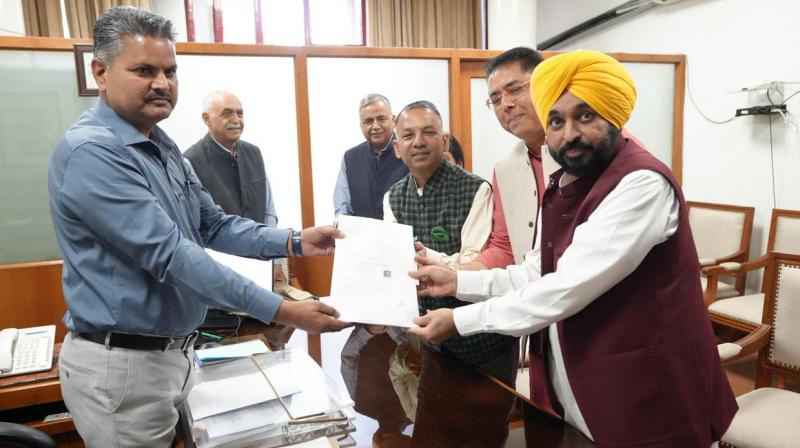 Aam Aadmi Party Candidate Rajinder Gupta Files Nomination For Rajya Sabha Elections Aam Aadmi Party Candidate Rajinder Gupta Files Nomination For Rajya Sabha Elections