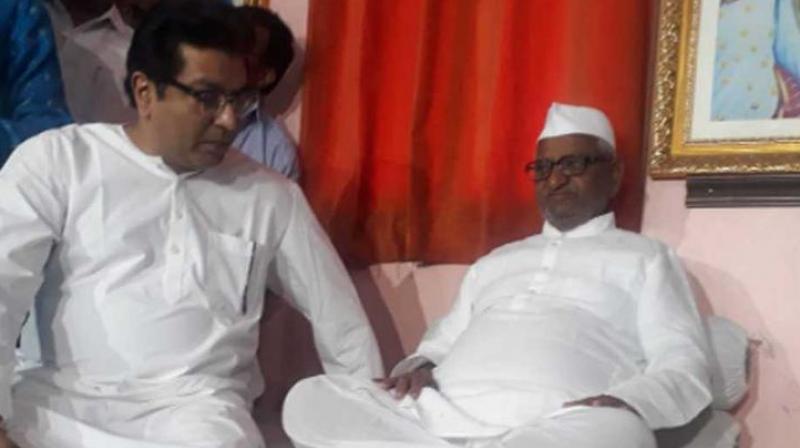 Raj Thackeray, water activist Rajendra Singh meet Hazare Raj Thackeray, water activist Rajendra Singh meet Hazare