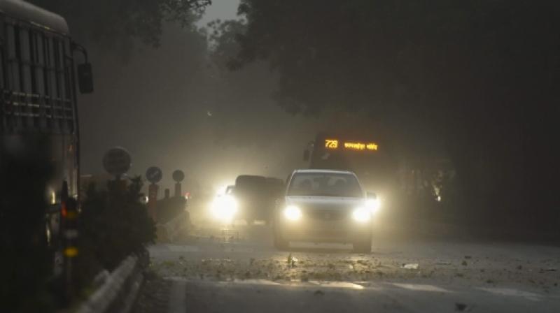 Dust storm hits Delhi Dust storm hits Delhi