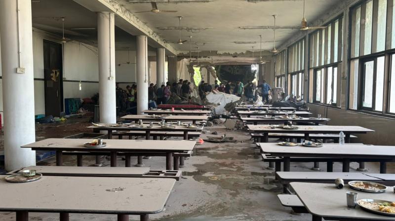 Air India Plane Crashes into BJ Medical College Hostel Mess in Ahmedabad; Several Students Feared Dead Air India Plane Crashes into BJ Medical College Hostel Mess in Ahmedabad; Several Students Feared Dead