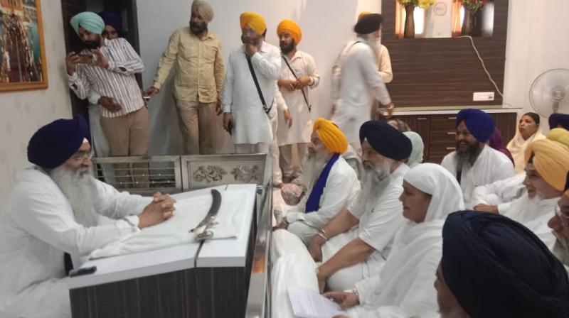 SAD Political Crisis: Rebel Group Apologizes At Sri Akal Takht Sahib SAD Political Crisis: Rebel Group Apologizes At Sri Akal Takht Sahib