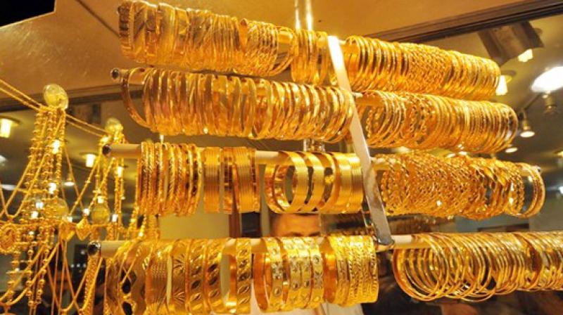 Gold extends losses on global cues, low demand Gold extends losses on global cues, low demand