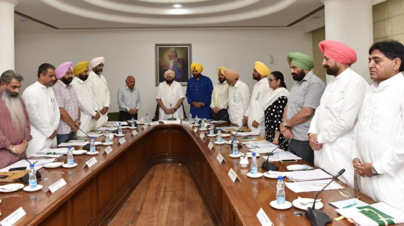 Punjab Cabinet Observes One-Minute Silence In Memory of Kuldip Nayar Punjab Cabinet Observes One-Minute Silence In Memory of Kuldip Nayar