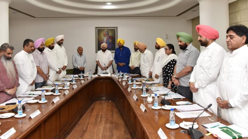 Punjab Cabinet Observes One-Minute Silence In Memory of Kuldip Nayar 