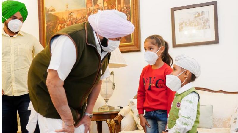 Punjab CM meets child artiste Noor Punjab CM meets child artiste Noor