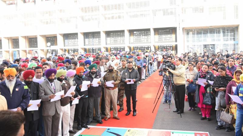 Punjab Secretariat staff members pledged to cast their votes without fear Punjab Secretariat staff members pledged to cast their votes without fear