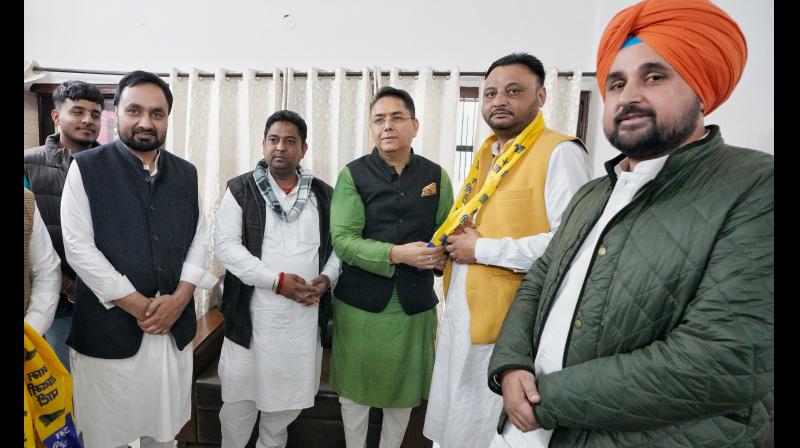 Big Blow to BJP in Handiaya: District President and Two-time Councillor Gurmeet Singh Joins AAP Big Blow to BJP in Handiaya: District President and Two-time Councillor Gurmeet Singh Joins AAP
