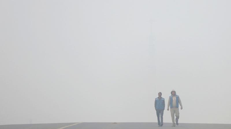 Delhiites woke up to a cold and foggy morning Delhiites woke up to a cold and foggy morning
