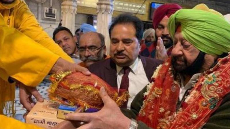 Capt Amarinder at Durgiana Temple Capt Amarinder at Durgiana Temple