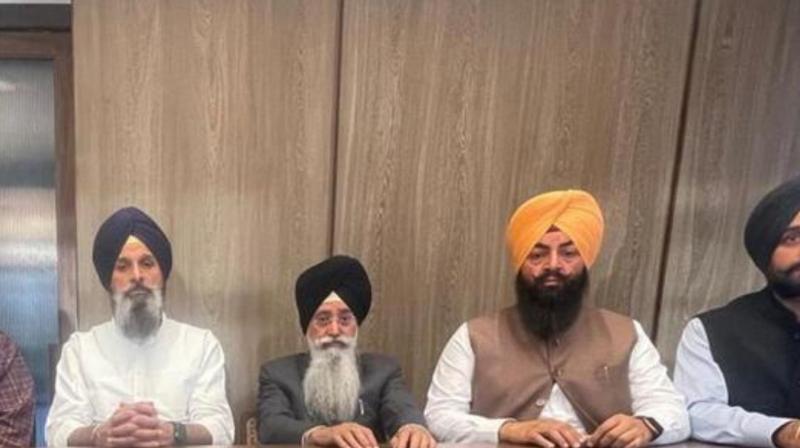 Vikram Majithia Opposes SGPC Move, Accused of Backstabbing Sukhbir; Bhundar Retracts Statement Vikram Majithia Opposes SGPC Move, Accused of Backstabbing Sukhbir; Bhundar Retracts Statement