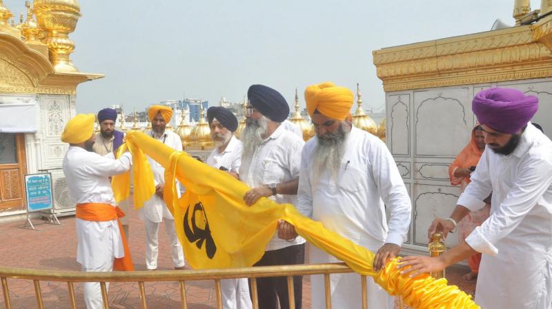 UK and Greece 'disaprove' SGPC's decision to change Nishan Sahib's color UK and Greece 'disaprove' SGPC's decision to change Nishan Sahib's color