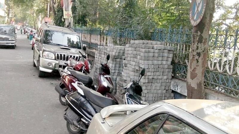 Woman threatened over parking in Dwarka Woman threatened over parking in Dwarka
