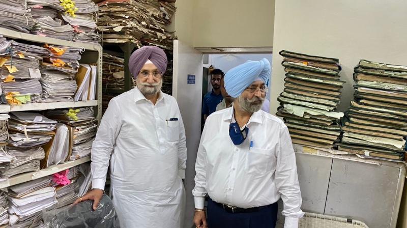 Sukhjinder Singh Randhawa conducts surprise checking at Punjab Police HQ Sukhjinder Singh Randhawa conducts surprise checking at Punjab Police HQ