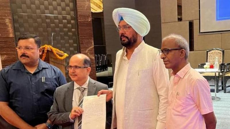Kuldeep Dhaliwal and Foreign Secretary Ausaf Sayeed Kuldeep Dhaliwal and Foreign Secretary Ausaf Sayeed