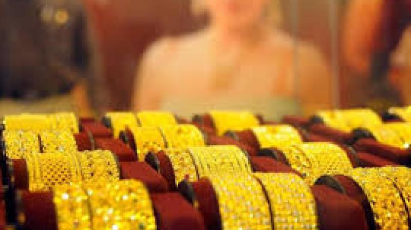 Gold climbs Rs 260 Gold climbs Rs 260