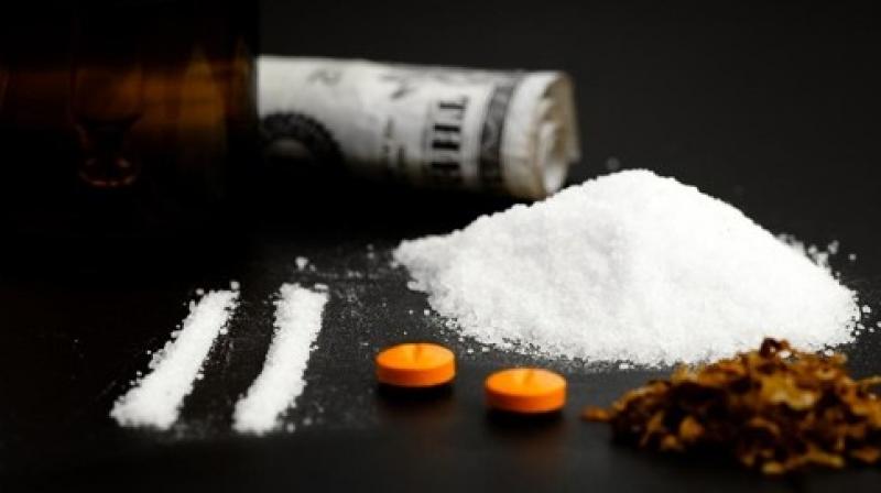 2 drug peddlers arrested 2 drug peddlers arrested