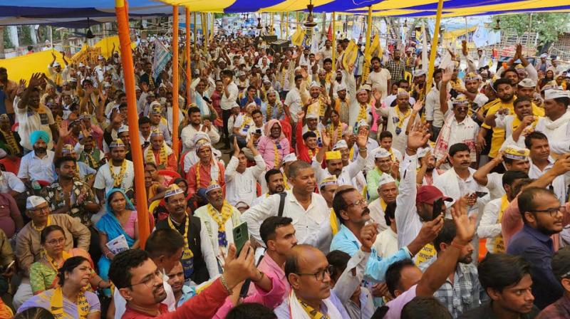 Aam Aadmi Party stages massive protest at Gardanibagh, Patna against eviction of Bihari families in Delhi Aam Aadmi Party stages massive protest at Gardanibagh, Patna against eviction of Bihari families in Delhi