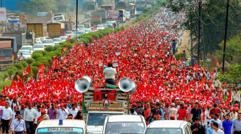 Thousands of farmers marched towards Delhi