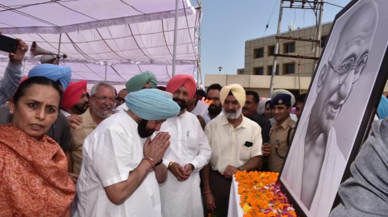 Punjab CM Pays Homage to Mahatma Gandhi Punjab CM Pays Homage to Mahatma Gandhi