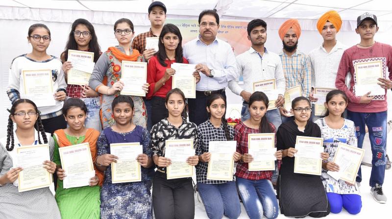 O.P Soni with the matric and 10+2 meritorious students of PSEB 2018 Exams O.P Soni with the matric and 10+2 meritorious students of PSEB 2018 Exams