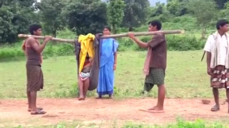 Pregnant woman carried in makeshift stretcher for 7 km Pregnant woman carried in makeshift stretcher for 7 km