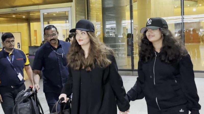 Abishek Bachchan and Aishwarya Rai Bachchan spotted at Mumbai Airport with Aaradhya Abishek Bachchan and Aishwarya Rai Bachchan spotted at Mumbai Airport with Aaradhya
