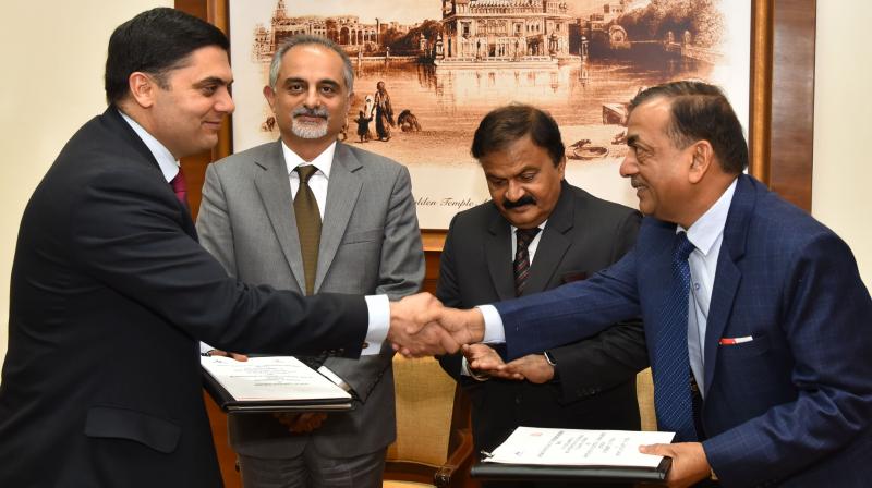 Secretary Civil Aviation Tejveer Singh and Executive Director AAI GD Gupta exchanging MoU Secretary Civil Aviation Tejveer Singh and Executive Director AAI GD Gupta exchanging MoU