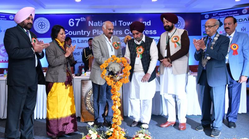 V.P. Singh Badnore releases Souvenir of 67th National Congress of Town Planners V.P. Singh Badnore releases Souvenir of 67th National Congress of Town Planners