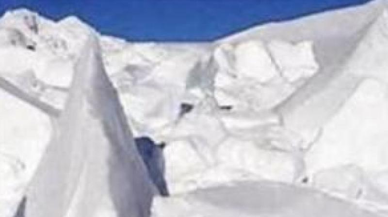 Snow avalanche blocks Jawahar tunnel, Srinagar-Jammu NH closed Snow avalanche blocks Jawahar tunnel, Srinagar-Jammu NH closed