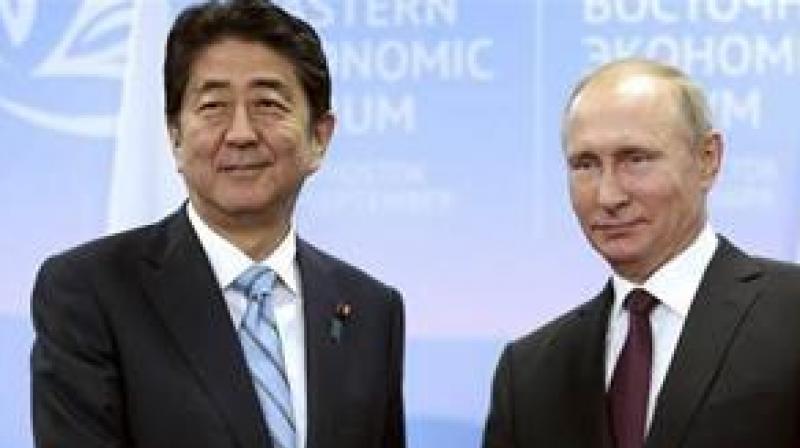  Russia and Japan's leaders meet for talks in Moscow