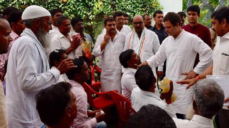 Rahul Gandhi listened to the problems of the people