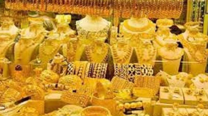 Gold stays weak on global cues, low demand Gold stays weak on global cues, low demand