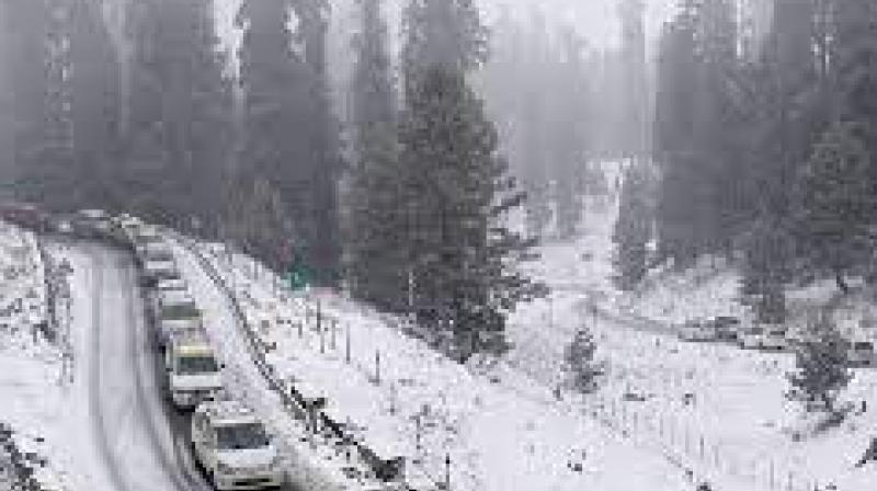 Jammu and kashmir, Himachal Pradesh covered in fresh snowfall news.