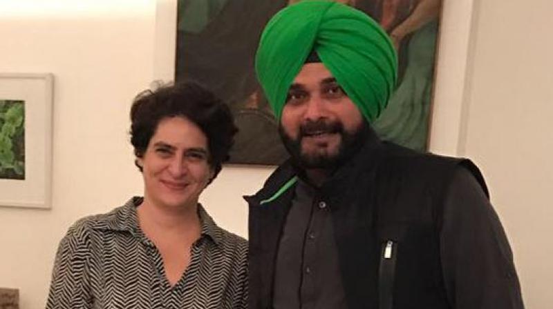 Sidhu meets Sonia, Priyanka