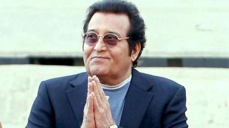 Vinod Khanna honored by Dadasaheb Phalke Award Vinod Khanna honored by Dadasaheb Phalke Award
