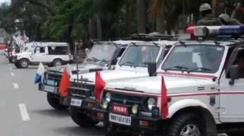 Fresh Violence Erupts in Manipur, 25 MLAs and One MP Meet Governor Over Meitei Outfit Arrests Fresh Violence Erupts in Manipur, 25 MLAs and One MP Meet Governor Over Meitei Outfit Arrests