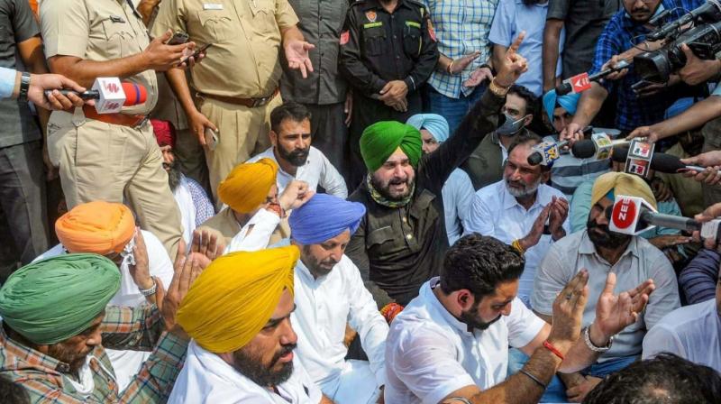 Congress leaders march to Lakhimpur Kheri, UP Congress leaders march to Lakhimpur Kheri, UP