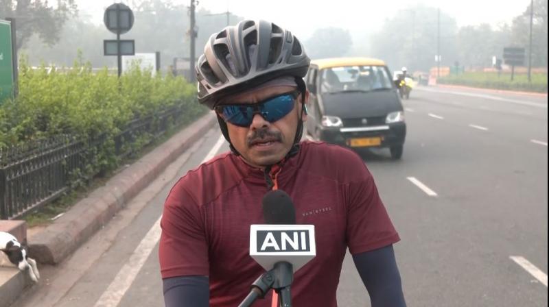 Delhi's Air Quality Plunges Post-Diwali; Residents Complain of Breathing and Eye Irritation; Air Quality Enters 'Red Zone (Image Courtesy: ANI) Delhi's Air Quality Plunges Post-Diwali; Residents Complain of Breathing and Eye Irritation; Air Quality Enters 'Red Zone (Image Courtesy: ANI)