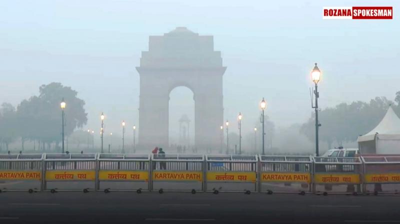 Delhi Chokes Under 'Very Poor' AQI, Residents Face Health Woes as Smog Worsens, SC Urges Action Delhi Chokes Under 'Very Poor' AQI, Residents Face Health Woes as Smog Worsens, SC Urges Action