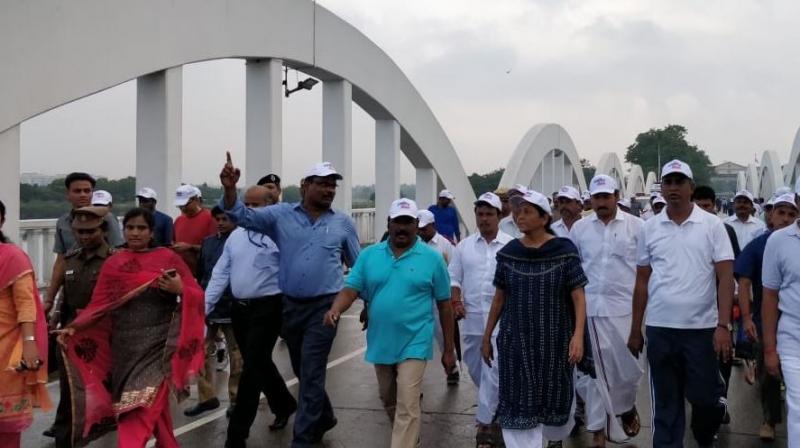 Defence Minister Nirmala Sitharaman flagged off the Run for Unity Defence Minister Nirmala Sitharaman flagged off the Run for Unity