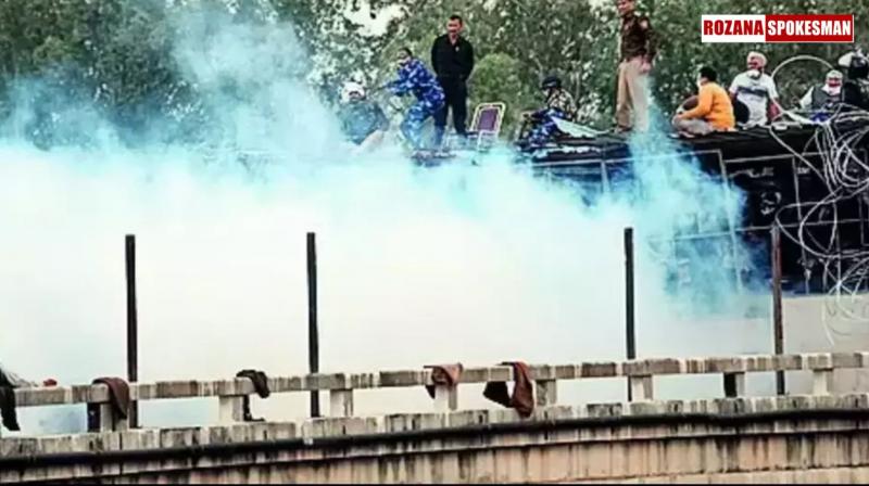Haryana Police Resort to Tear Gas Shells, Water Cannons, Pepper Spray to Stop Farmers Haryana Police Resort to Tear Gas Shells, Water Cannons, Pepper Spray to Stop Farmers